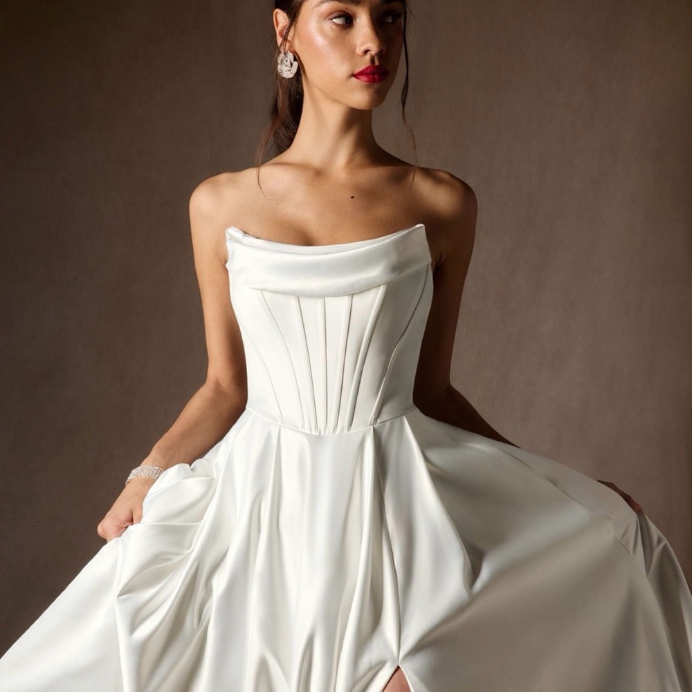 Azazie Katalina Ball Gown Strapless Wedding Dress NWT Size 14 - Picture 4 of 9